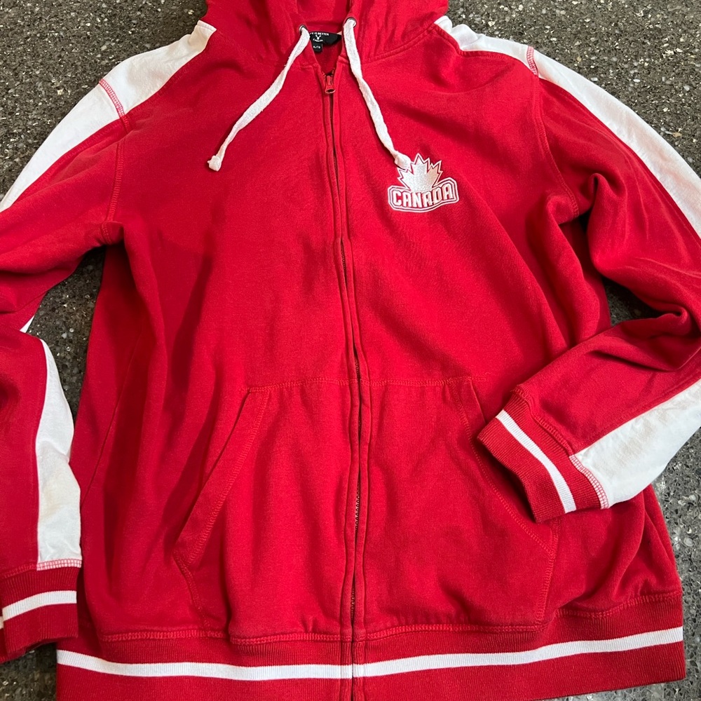 Red Canada Women's Hoodie White Striped Sleeves Size XL Logo Canadian Pockets